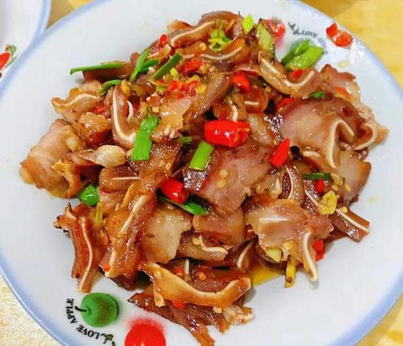 湘味十足，回味无穷_探寻干锅猪耳朵的独特魅力(干锅猪耳朵湘菜图片) 湘味十足，回味无穷_探寻干锅猪耳朵的独特魅力(干锅猪耳朵湘菜图片) 饮食拾萃