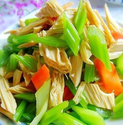 湘菜中芹菜的奥秘,传承与创新下的独特风味(为什么湘菜都有芹菜呢) 湘菜中芹菜的奥秘,传承与创新下的独特风味(为什么湘菜都有芹菜呢) 饮食拾萃