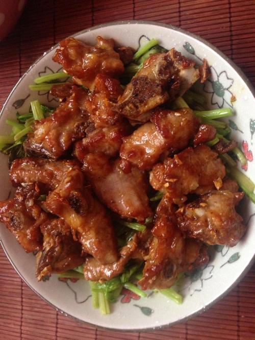 湘菜油炸排骨,香脆可口，回味无穷的美食之旅(湘菜油炸整个排骨) 湘菜油炸排骨,香脆可口，回味无穷的美食之旅(湘菜油炸整个排骨) 饮食拾萃