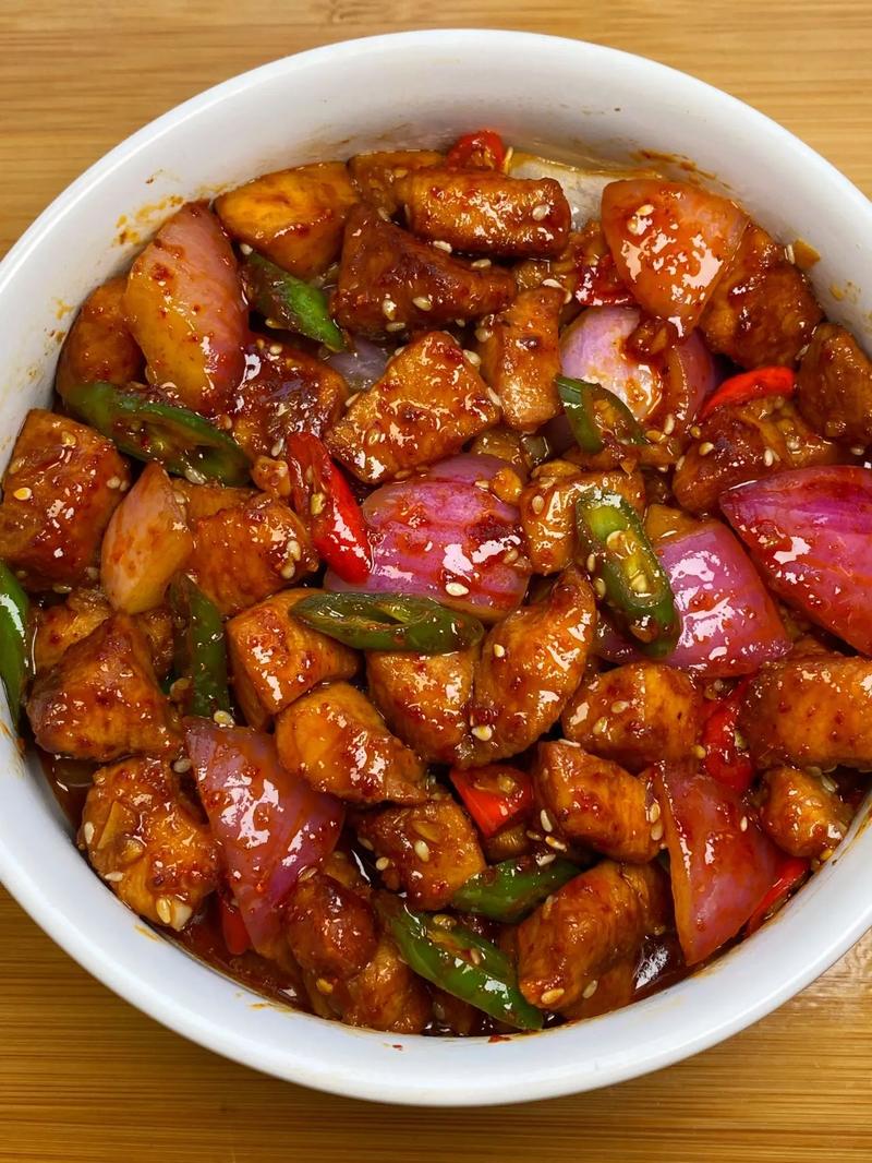湘菜洋葱炒鸡腿肉,辣味与鲜香的完美融合(湘菜洋葱炒鸡腿肉) 湘菜洋葱炒鸡腿肉,辣味与鲜香的完美融合(湘菜洋葱炒鸡腿肉) 饮食拾萃