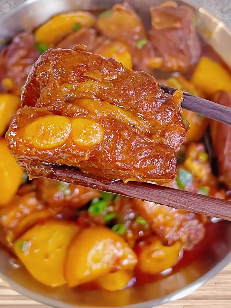 湘菜经典_排骨烧土豆，家常美味，营养满分(排骨烧土豆湘菜做法视频) 湘菜经典_排骨烧土豆，家常美味，营养满分(排骨烧土豆湘菜做法视频) 饮食拾萃