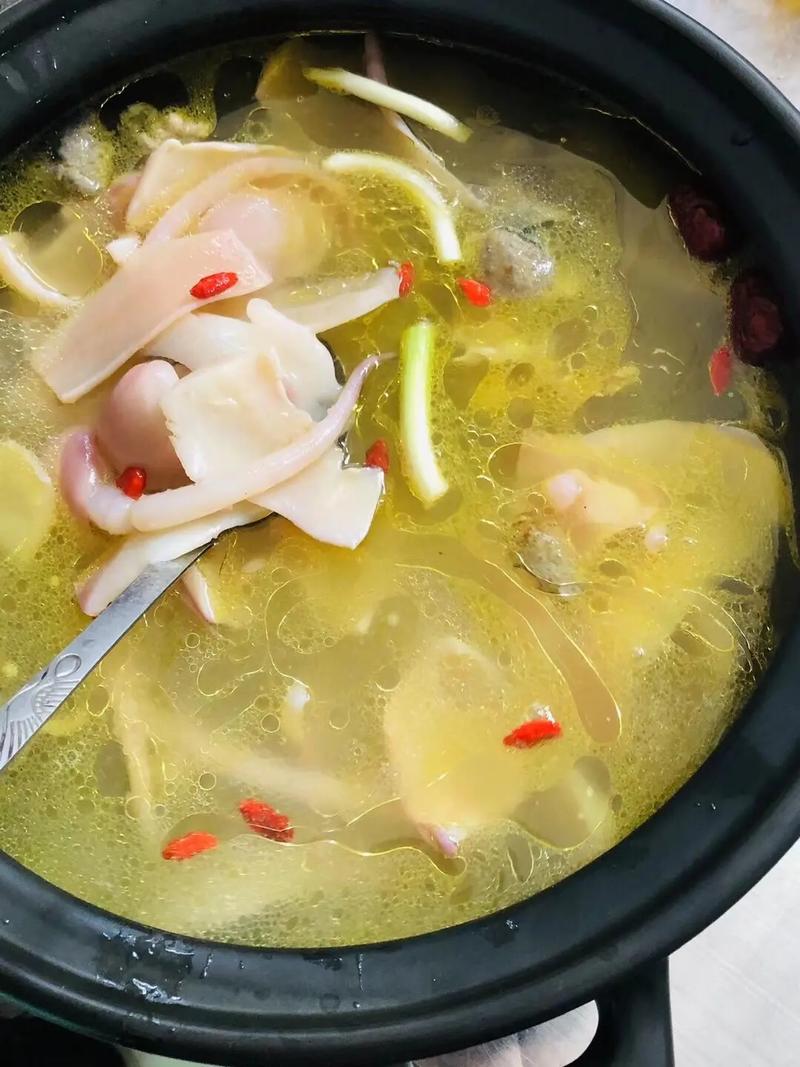 湘菜经典_鸡汤笋丝鱿鱼,鲜香四溢，滋味无穷(湘菜鸡汤笋丝鱿鱼做法视频) 湘菜经典_鸡汤笋丝鱿鱼,鲜香四溢，滋味无穷(湘菜鸡汤笋丝鱿鱼做法视频) 饮食拾萃