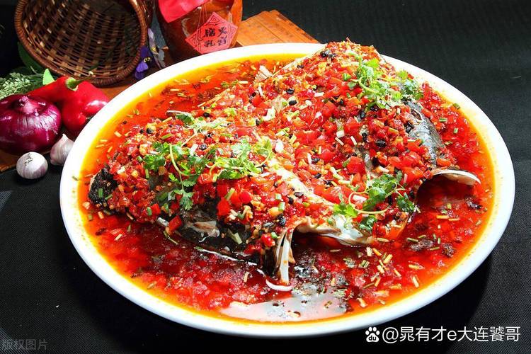 湘菜经典之作_剁椒鲤鱼，风味独特，营养滋补(湘菜剁椒鲤鱼做法大全) 湘菜经典之作_剁椒鲤鱼，风味独特，营养滋补(湘菜剁椒鲤鱼做法大全) 饮食拾萃