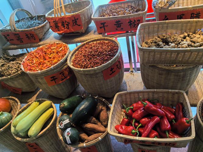 湘菜美食之旅_探秘汉口店，感受地道的湖南风味(湘菜美食团购汉口店) 湘菜美食之旅_探秘汉口店，感受地道的湖南风味(湘菜美食团购汉口店) 饮食拾萃