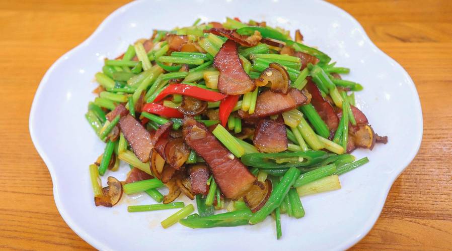 湘菜腊肉炒野芹菜,传统与创新交融的美食之旅(湘菜腊肉炒野芹菜图片) 湘菜腊肉炒野芹菜,传统与创新交融的美食之旅(湘菜腊肉炒野芹菜图片) 饮食拾萃