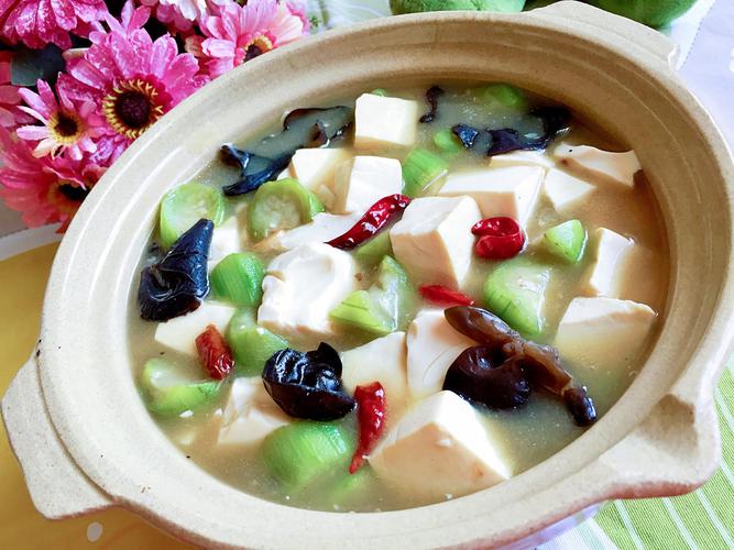 湘菜豆腐丝瓜,家常美味，营养滋补(湘菜豆腐丝瓜的做法) 湘菜豆腐丝瓜,家常美味，营养滋补(湘菜豆腐丝瓜的做法) 饮食拾萃