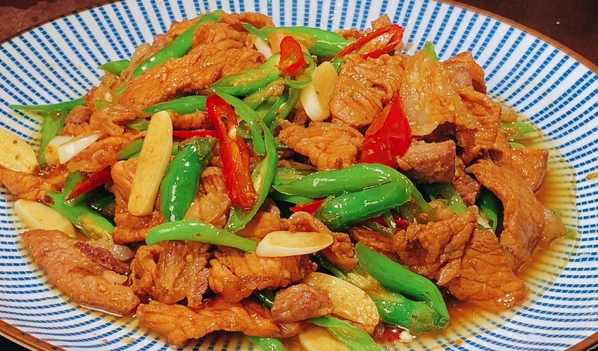 湘菜辣椒炒肉,辣味中的湖南风情(湘菜辣椒炒肉口味特色) 湘菜辣椒炒肉,辣味中的湖南风情(湘菜辣椒炒肉口味特色) 饮食拾萃