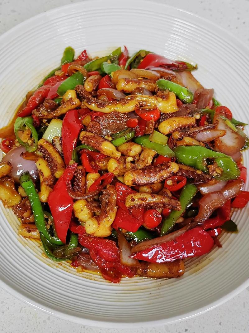 湘菜铁板鱿鱼须,麻辣鲜香，尽享美食诱惑(湘菜铁板鱿鱼须的做法) 湘菜铁板鱿鱼须,麻辣鲜香，尽享美食诱惑(湘菜铁板鱿鱼须的做法) 饮食拾萃