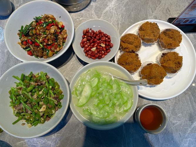 湘菜青椒猪尾汤,舌尖上的湖南风情(湘菜青椒猪尾汤) 湘菜青椒猪尾汤,舌尖上的湖南风情(湘菜青椒猪尾汤) 饮食拾萃