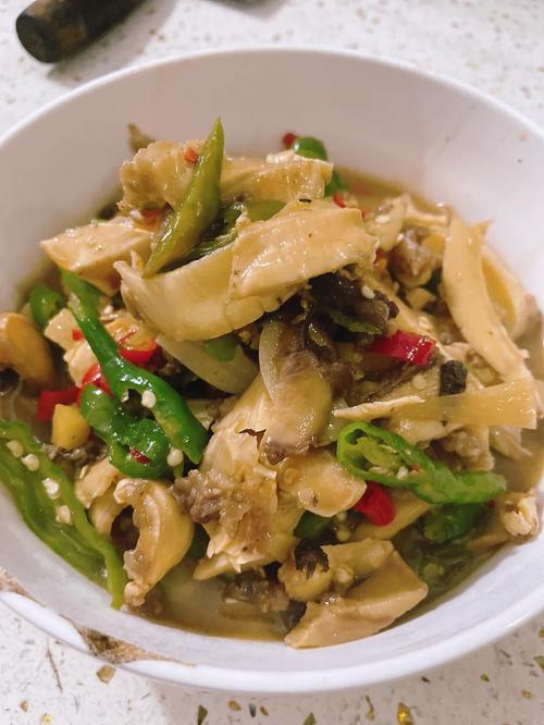 湘菜经典之作_牛肉炒牛板筋的烹饪艺术与风味探寻_湘菜牛肉炒牛板筋的做法 湘菜经典之作_牛肉炒牛板筋的烹饪艺术与风味探寻_湘菜牛肉炒牛板筋的做法 饮食拾萃